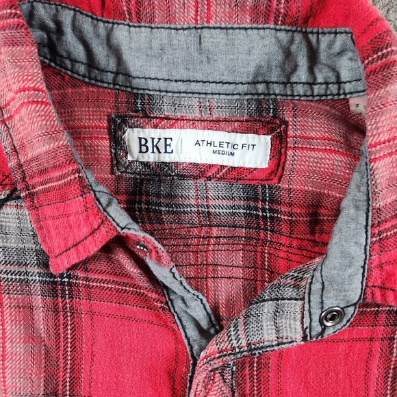 BKE Athletic Fit Plaid Flannel Shirt Mens M Medium Red Gray Western Snap Pockets - Picture 4 of 10